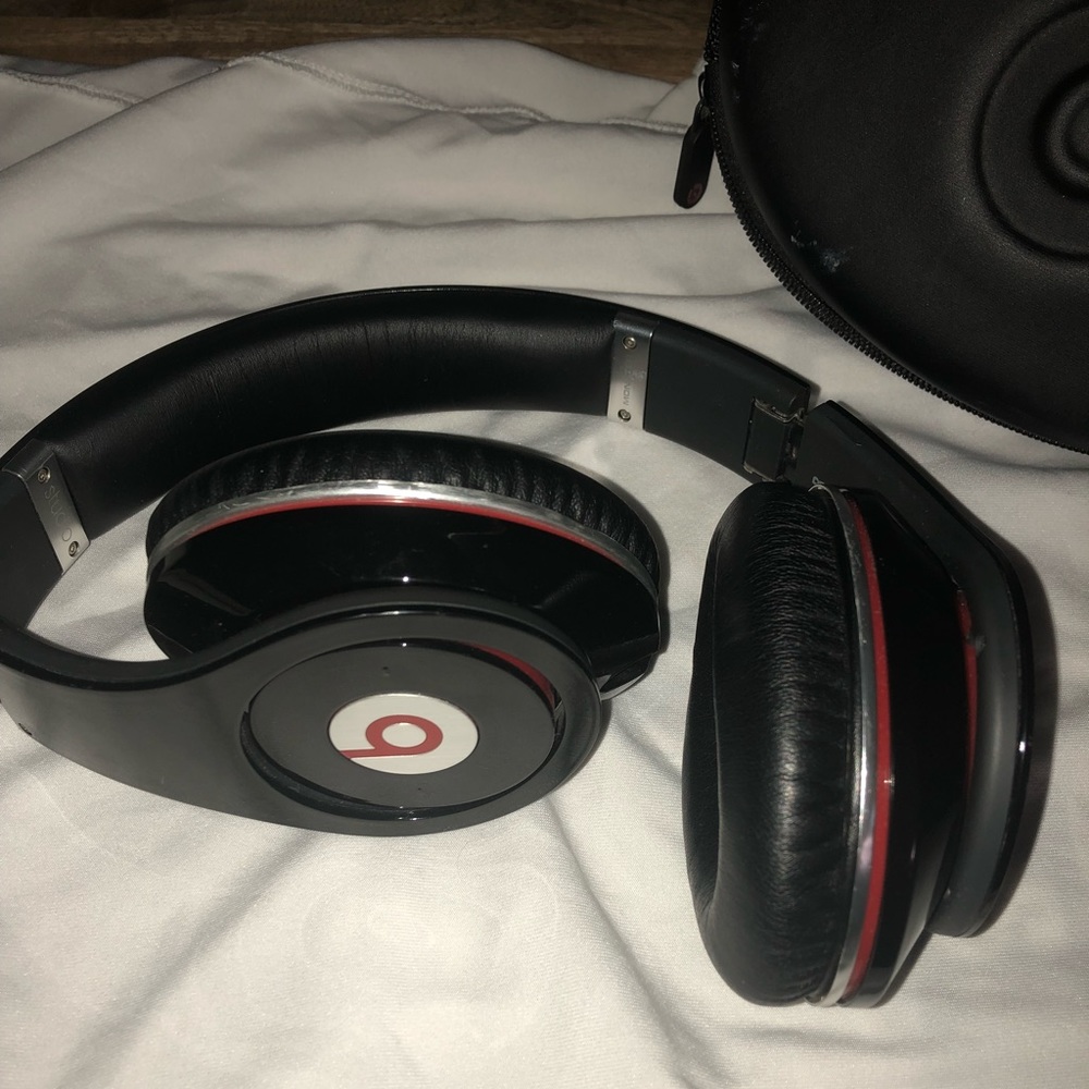 Beats Studio 1.0 Over-Ear Headphones - Picture 1 of 7